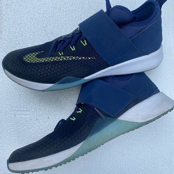 Nike Sz 7.5 athletic sneakers - Picture 1 of 5